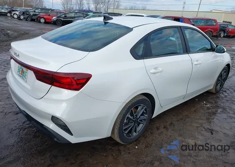 2024 Kia Forte Lxs z USA, uszkodzony, nr VIN 3KPF24AD2RE731885